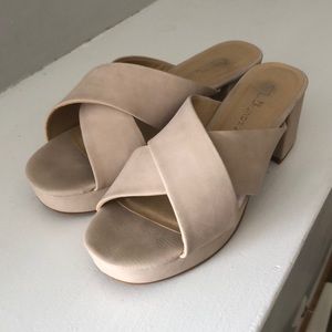 CL by Chinese Laundry beige sandals. Size 6.5. 2.75 inch block heel